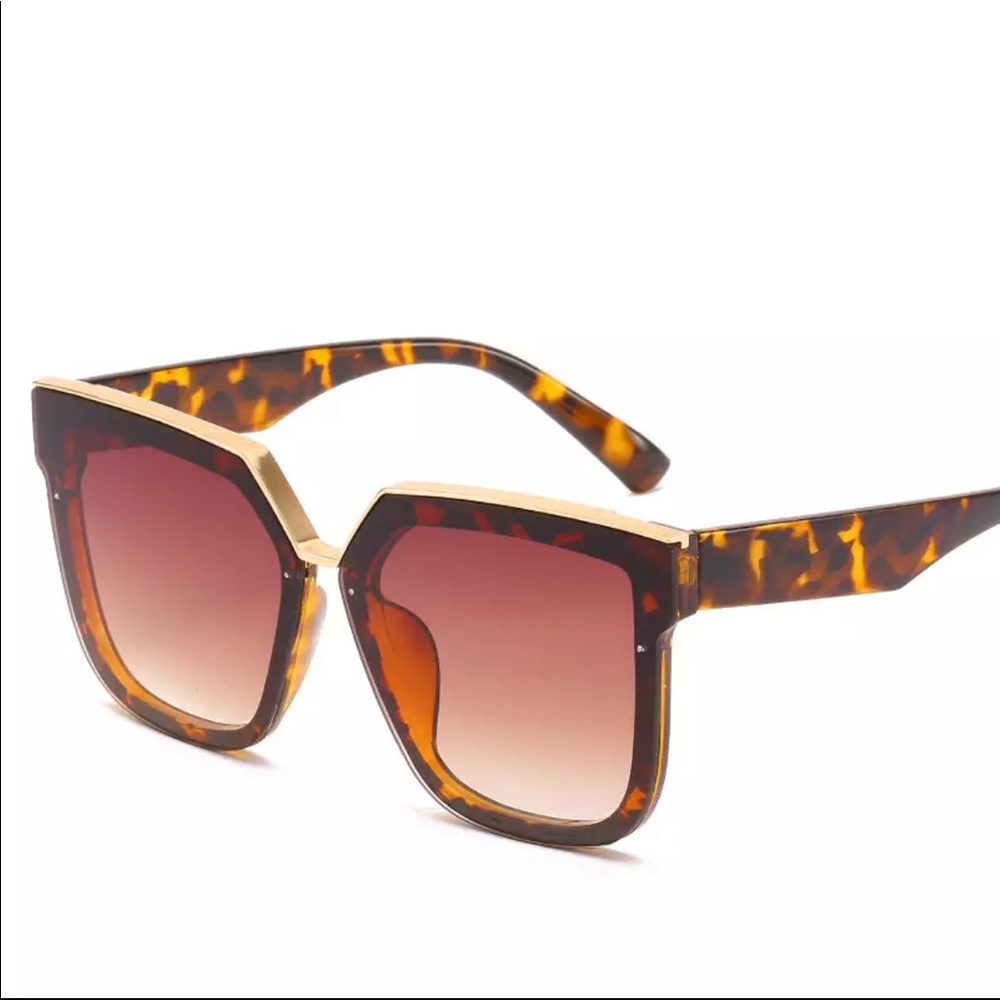 🆕 Oversized Square Plastic Frame Sunglasses - Picture 3 of 7